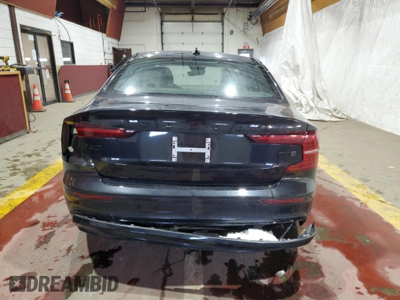 2024 Volvo S60 Plus Black Edition z VIN 7JRL12TH5RG308326, wystawiony jako Copart lot #41958005 z przebiegiem Nie podano mil oraz Szkody całkowita. Historia ofert i sprzedaży dostępna na DreamBid. Obrazek 6.