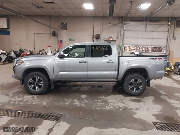 2018 Toyota Tacoma SR with VIN 3TMCZ5AN1JM149820, listed as a IAAI auction lot 41706358 with NaN miles. Bid and sale history available at carsss.com. Image 14.