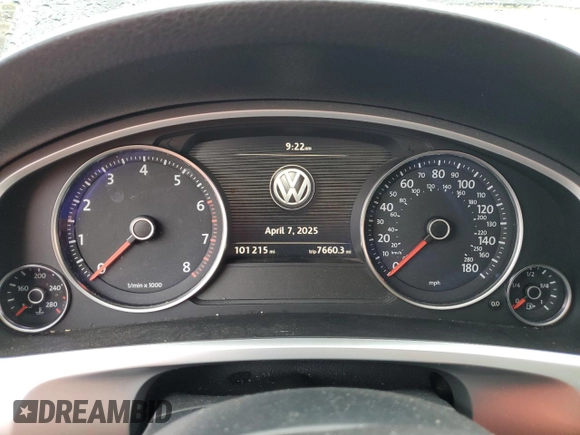2014 Volkswagen Touareg Lux z VIN WVGEF9BP8ED011360, wystawiony jako Copart lot #51774435 z przebiegiem 101 215 mil mil oraz Szkody całkowita. Historia ofert i sprzedaży dostępna na DreamBid. Obrazek 9.