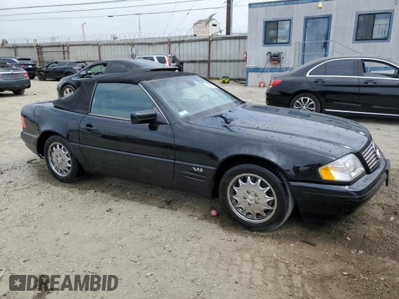 1998 Mercedes-Benz SL z VIN WDBFA76F6WF165874, wystawiony jako Copart lot #53392195 z przebiegiem 141 126 mil mil oraz Tytuł czysty. Historia ofert i sprzedaży dostępna na DreamBid. Obrazek 4.
