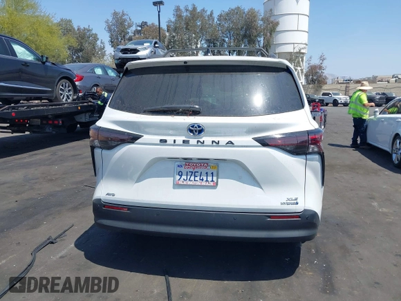 2024 Toyota Sienna XLE z VIN 5TDJSKFC9RS111099, wystawiony jako IAAI lot #42061708 z przebiegiem 15 741 mil mil oraz . Historia ofert i sprzedaży dostępna na DreamBid. Obrazek 17.
