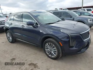 2025 Cadillac XT4 FWD Premium Luxury z VIN 1GYFZCR43SF151884, wystawiony jako IAAI lot #41521510 z przebiegiem 2339 mil mil oraz . Historia ofert i sprzedaży dostępna na DreamBid. Obrazek 1.