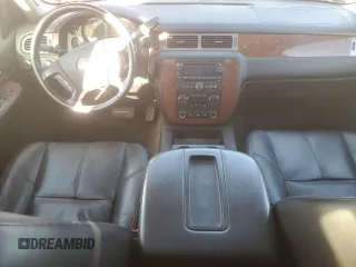 2008 Chevrolet Suburban 2LT z VIN 3GNFK16368G285040, wystawiony jako Copart lot #46346455 z przebiegiem 198 972 mil mil oraz Nie do naprawy • Non repairable. Historia ofert i sprzedaży dostępna na DreamBid. Obrazek 8.