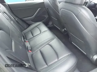 2023 Tesla Model 3 z VIN 5YJ3E1EA6PF435672, wystawiony jako IAAI lot #42375203 z przebiegiem 30 688 mil mil oraz . Historia ofert i sprzedaży dostępna na DreamBid. Obrazek 8.