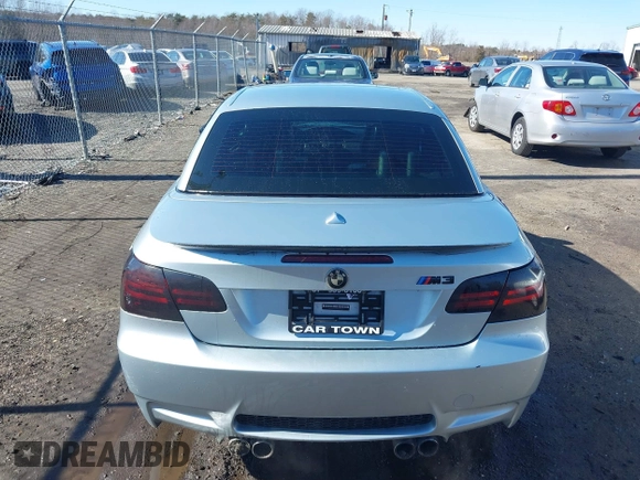 2011 BMW M3 z VIN WBSDX9C53BE399462, wystawiony jako IAAI lot #41562714 z przebiegiem 125 794 mil mil oraz . Historia ofert i sprzedaży dostępna na DreamBid. Obrazek 16.