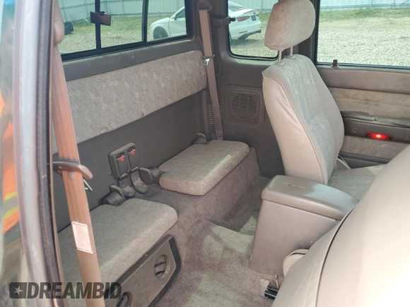 2000 Toyota Tacoma with VIN 4TAWN72N8YZ677345, listed as a Copart auction lot 61096865 with 217,590 mi miles and Clean title. Bid and sale history available at DreamBid. Image 10.