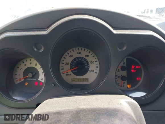 2004 Nissan Frontier XE z VIN 1N6ED29X04C467975, wystawiony jako IAAI lot #42168457 z przebiegiem 171 354 mil mil oraz . Historia ofert i sprzedaży dostępna na DreamBid. Obrazek 7.