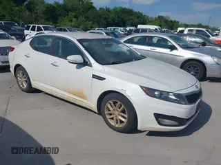 2013 Kia Optima LX z VIN KNAGM4A79D5422232, wystawiony jako IAAI lot #42046021 z przebiegiem 207 251 mil mil oraz . Historia ofert i sprzedaży dostępna na DreamBid. Obrazek 1.
