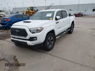 2019 Toyota Tacoma SR z VIN 3TMCZ5AN4KM220154, wystawiony jako IAAI lot #41602065 z przebiegiem 92 345 mil mil oraz . Historia ofert i sprzedaży dostępna na DreamBid. Obrazek 2.