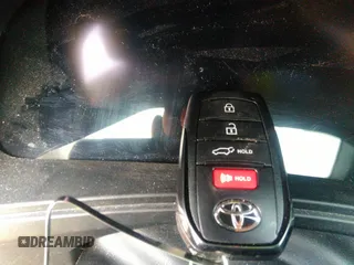 2024 Toyota Highlander XLE z VIN 5TDAAAA51RS004067, wystawiony jako IAAI lot #41421260 z przebiegiem 33 536 mil mil oraz . Historia ofert i sprzedaży dostępna na DreamBid. Obrazek 11.