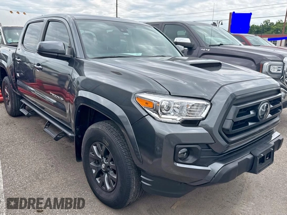 2023 Toyota Tacoma SR5 z VIN 3TMAZ5CN2PM196688, wystawiony jako Copart lot #58993285 z przebiegiem 4331 mil mil oraz Szkody całkowita. Historia ofert i sprzedaży dostępna na DreamBid. Obrazek 1.