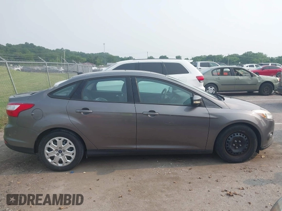 2012 Ford Focus SE z VIN 1FAHP3F24CL227225, wystawiony jako IAAI lot #42389939 z przebiegiem 135 197 mil mil oraz . Historia ofert i sprzedaży dostępna na DreamBid. Obrazek 13.