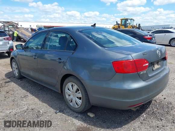 2014 Volkswagen Jetta SE z VIN 3VWD17AJ8EM286230, wystawiony jako IAAI lot #42735736 z przebiegiem 181 617 mil mil oraz . Historia ofert i sprzedaży dostępna na DreamBid. Obrazek 3.