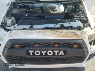 2017 Toyota Tacoma SR5 with VIN 3TMCZ5AN7HM065026, listed as a Copart auction lot 60438365 with 122,329 mi miles and Salvage title. Bid and sale history available at DreamBid. Image 11.