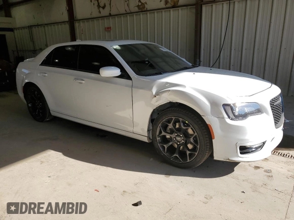 2020 Chrysler 300 S z VIN 2C3CCABT9LH181069, wystawiony jako Copart lot #76281354 z przebiegiem 66 773 mil mil oraz Szkoda całkowita • Salvage title. Historia ofert i sprzedaży dostępna na DreamBid. Obrazek 4.