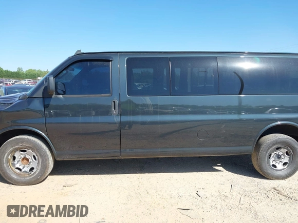 2017 Chevrolet Express Passenger LT z VIN 1GAZGPFGXH1166220, wystawiony jako IAAI lot #42018697 z przebiegiem 206 940 mil mil oraz . Historia ofert i sprzedaży dostępna na DreamBid. Obrazek 14.