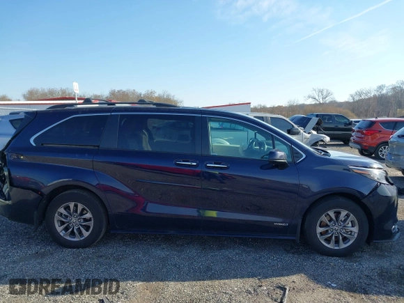 2021 Toyota Sienna XLE with VIN 5TDJRKEC6MS050638, listed as a IAAI auction lot 40875583 with 22,602 mi miles and . Bid and sale history available at DreamBid. Image 12.