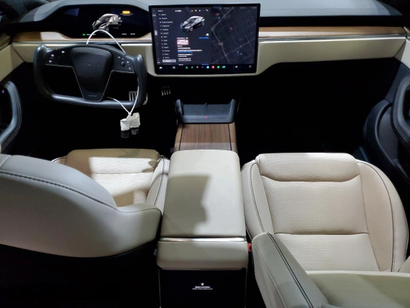 2021 Tesla Model S Plaid with VIN 5YJSA1E68MF432125, listed as a Copart auction lot 60843515 with 5,581 mi miles and Salvage title. Bid and sale history available at DreamBid. Image 8.