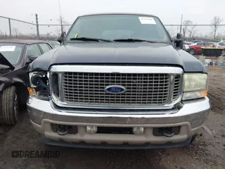 2002 Ford Excursion Limited с VIN 1FMNU43SX2EA77555, выставлен на аукционе IAAI как лот 41526308 с пробегом 274 040 миль миль и . История ставок и продаж доступна на DreamBid. Изображение 13.