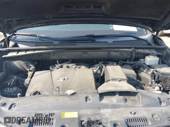 2018 Toyota Highlander SE with VIN 5TDJZRFH3JS825072, listed as a IAAI auction lot 42155887 with 110,920 mi miles and . Bid and sale history available at DreamBid. Image 10.
