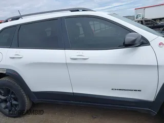 2017 Jeep Cherokee Trailhawk z VIN 1C4PJMBS7HW538219, wystawiony jako IAAI lot #42337681 z przebiegiem 168 734 mil mil oraz . Historia ofert i sprzedaży dostępna na DreamBid. Obrazek 14.