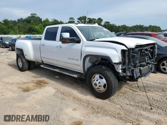 2016 GMC Sierra 3500HD Denali z VIN 1GT42YE84GF304755, wystawiony jako Copart lot #64882644 z przebiegiem 120 309 mil mil oraz Szkoda całkowita • Salvage title. Historia ofert i sprzedaży dostępna na DreamBid. Obrazek 4.