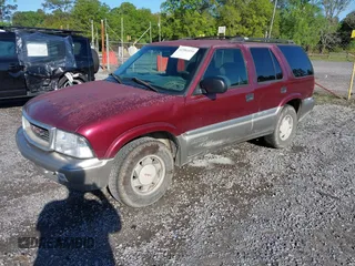 2000 GMC Jimmy SL with VIN 1GKCS13W1Y2157134, listed as a IAAI auction lot 41981434 with 240,248 mi miles. Bid and sale history available at carsss.com. Image 2.