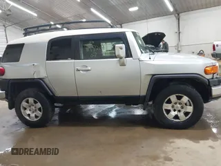 2007 Toyota FJ Cruiser with VIN JTEBU11F470035202, listed as a IAAI auction lot 41972066 with 241,021 mi miles. Bid and sale history available at carsss.com. Image 13.