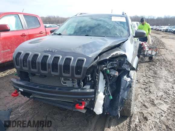 2017 Jeep Cherokee Trailhawk z VIN 1C4PJMBS0HW649422, wystawiony jako IAAI lot #41696815 z przebiegiem 62 185 mil mil oraz . Historia ofert i sprzedaży dostępna na DreamBid. Obrazek 6.
