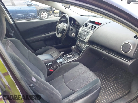 2010 Mazda 6 i Touring Plus z VIN 1YVHZ8CH7A5M28512, wystawiony jako IAAI lot #42447945 z przebiegiem 195 073 mil mil oraz . Historia ofert i sprzedaży dostępna na DreamBid. Obrazek 5.
