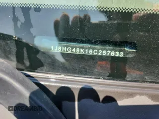 2006 Jeep Commander z VIN 1J8HG48K16C257633, wystawiony jako Copart lot #64315415 z przebiegiem 145 638 mil mil oraz Nie do naprawy • Non repairable. Historia ofert i sprzedaży dostępna na DreamBid. Obrazek 13.
