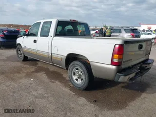 2001 Chevrolet Silverado 1500 LS with VIN 2GCEC19T111123764, listed as a IAAI auction lot 41902984 with 198,541 mi miles. Bid and sale history available at carsss.com. Image 3.