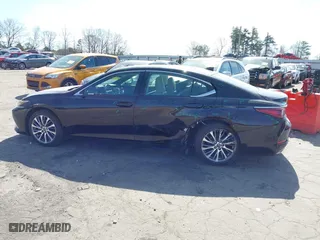 2019 Lexus ES with VIN 58ABZ1B19KU026736, listed as a IAAI auction lot 41742555 with 72,563 mi miles. Bid and sale history available at carsss.com. Image 14.