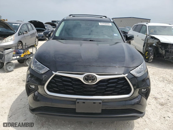 2020 Toyota Highlander XLE with VIN 5TDGZRAH9LS502911, listed as a Copart auction lot 51256955 with 84,424 mi miles and Salvage Title. Bid and sale history available at carsss.com. Image 5.