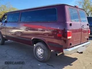 1994 GMC Rally z VIN 1GJGG39K6RF527981, wystawiony jako Copart lot #47418465 z przebiegiem 159 751 mil mil oraz Tytuł czysty. Historia ofert i sprzedaży dostępna na DreamBid. Obrazek 3.