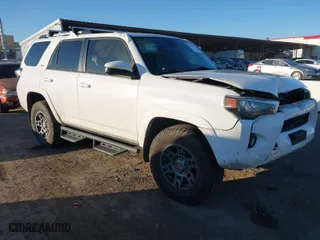 2020 Toyota 4Runner SR5 with VIN JTEBU5JR6L5775347, listed as a IAAI auction lot 41290016 with 59,610 mi miles. Bid and sale history available at carsss.com. Image 1.