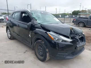2019 Nissan Kicks SV with VIN 3N1CP5CU8KL533193, listed as a IAAI auction lot 40971451 with 42,381 mi miles. Bid and sale history available at carsss.com. Image 1.