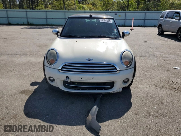 2011 MINI Convertible z VIN WMWZN3C55BT133563, wystawiony jako Copart lot #57984335 z przebiegiem 78 972 mil mil oraz Czysty tytuł • Clean title. Historia ofert i sprzedaży dostępna na DreamBid. Obrazek 5.