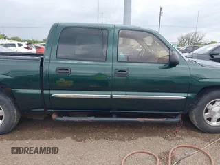 2005 GMC Sierra 1500 SLE z VIN 2GTEC13T451292207, wystawiony jako IAAI lot #42099007 z przebiegiem 225 446 mil mil oraz . Historia ofert i sprzedaży dostępna na DreamBid. Obrazek 13.