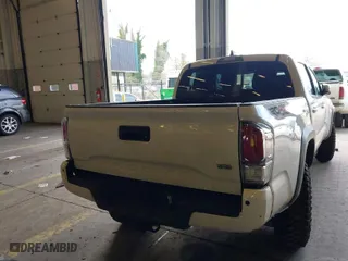 2020 Toyota Tacoma 4WD SR5 with VIN 5TFCZ5AN6LX235847, listed as a IAAI auction lot 41676928 with 77,384 mi miles. Bid and sale history available at carsss.com. Image 16.