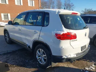 2013 Volkswagen Tiguan SE z VIN WVGBV3AX3DW608410, wystawiony jako IAAI lot #41397876 z przebiegiem 119 867 mil mil oraz . Historia ofert i sprzedaży dostępna na DreamBid. Obrazek 3.