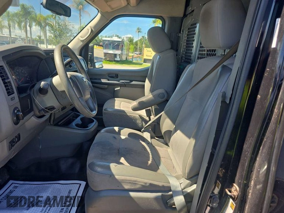 2016 Nissan NV S z VIN 1N6AF0LY6GN805550, wystawiony jako IAAI lot #42566169 z przebiegiem 238 389 mil mil oraz . Historia ofert i sprzedaży dostępna na DreamBid. Obrazek 20.
