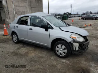 2009 Nissan Versa 1.6 z VIN 3N1CC11E49L492412, wystawiony jako Copart lot #47807175 z przebiegiem Nie podano mil oraz Szkoda całkowita • Salvage title. Historia ofert i sprzedaży dostępna na DreamBid. Obrazek 4.