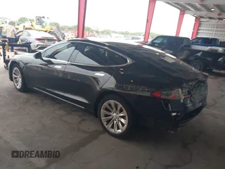 2017 Tesla Model S 60 z VIN 5YJSA1E17HF179051, wystawiony jako IAAI lot #42430013 z przebiegiem 201 174 mil mil oraz . Historia ofert i sprzedaży dostępna na DreamBid. Obrazek 3.