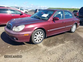2002 Hyundai Sonata GLS with VIN KMHWF35HX2A586689, listed as a IAAI auction lot 41681385 with 273,132 mi miles. Bid and sale history available at carsss.com. Image 2.