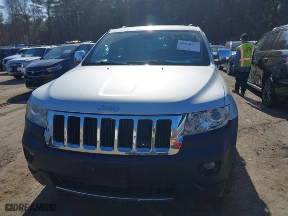 2013 Jeep Grand Cherokee Limited with VIN 1C4RJFBG5DC634023, listed as a IAAI auction lot 41828704 with 132,286 mi miles. Bid and sale history available at carsss.com. Image 12.