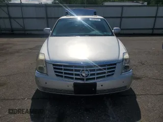 2009 Cadillac DTS 1SA z VIN 1G6KD57Y19U136085, wystawiony jako Copart lot #56983425 z przebiegiem 115 468 mil mil oraz Czysty tytuł • Clean title. Historia ofert i sprzedaży dostępna na DreamBid. Obrazek 5.