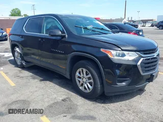 2019 Chevrolet Traverse LS z VIN 1GNERFKWXKJ247756, wystawiony jako IAAI lot #42298471 z przebiegiem 32 754 mil mil oraz . Historia ofert i sprzedaży dostępna na DreamBid. Obrazek 1.