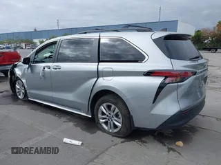 2022 Toyota Sienna XLE z VIN 5TDJRKEC8NS135921, wystawiony jako IAAI lot #42124395 z przebiegiem 39 611 mil mil oraz . Historia ofert i sprzedaży dostępna na DreamBid. Obrazek 3.