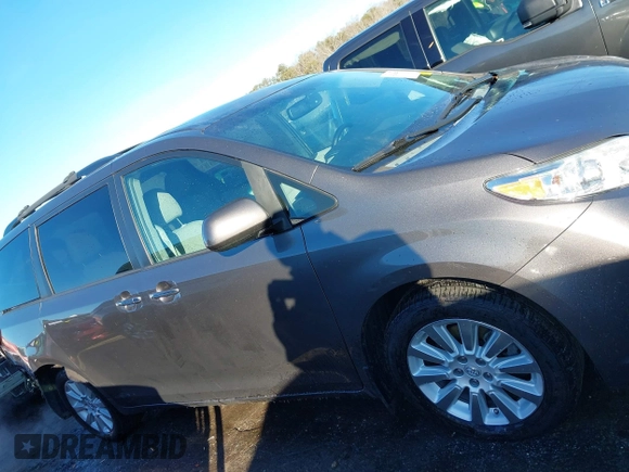 2015 Toyota Sienna Ltd with VIN 5TDDK3DC2FS105016, listed as a IAAI auction lot 41288447 with 94,585 mi miles. Bid and sale history available at carsss.com. Image 13.